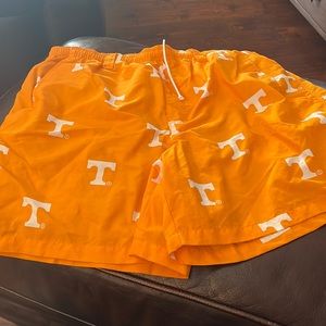 Columbia Tennessee men’s size Large swim suit